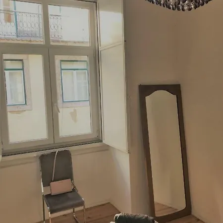 Baixa-chiado Cosy 5 Bedrooms * ליסבון